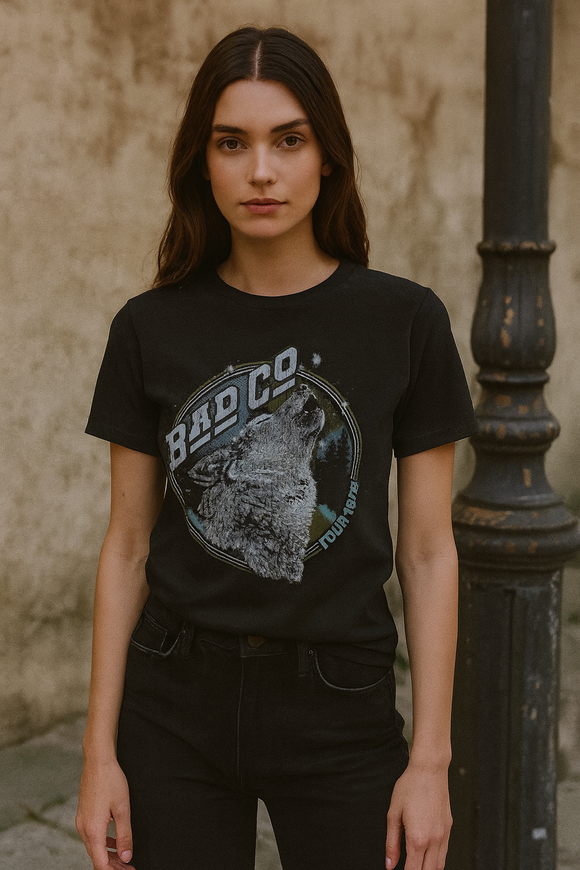 front view women’s vintage graphic tee wolf print
